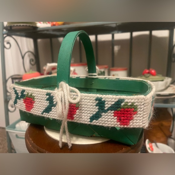 Vintage Other - 🍓Handmade Crochet Strawberry Basket